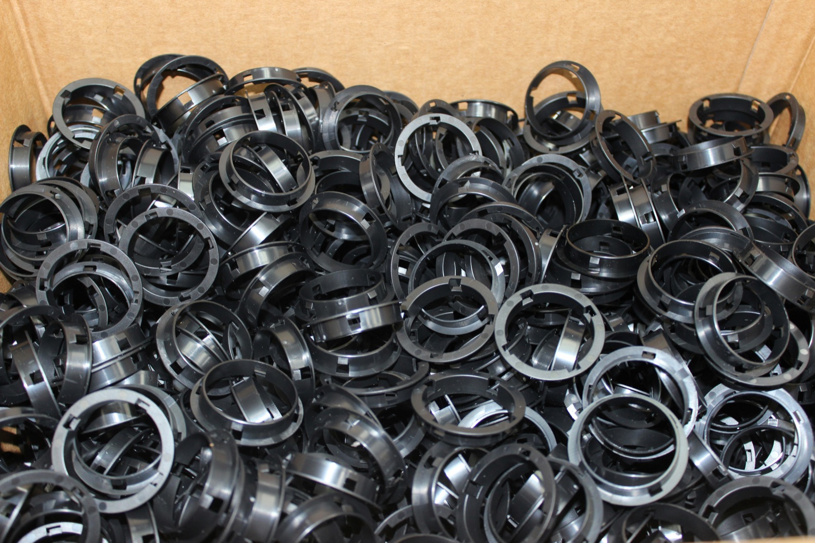 Plastic component rings for cyanoacrylate multi-substrate bonding on PC PVC and metal