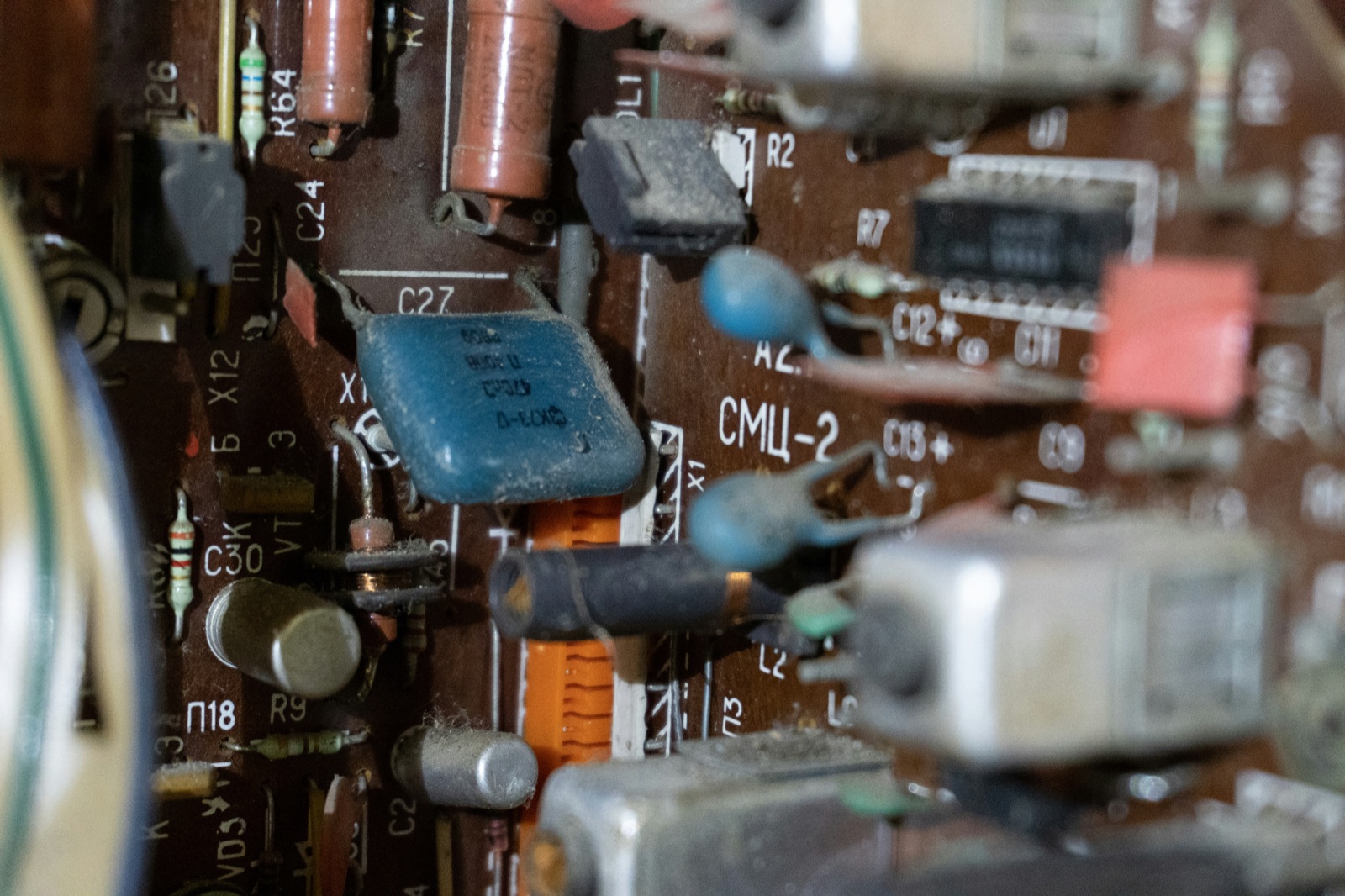 Close-up of electronic components on circuit board for Epo-Weld™ TC thermally conductive epoxy production thermal