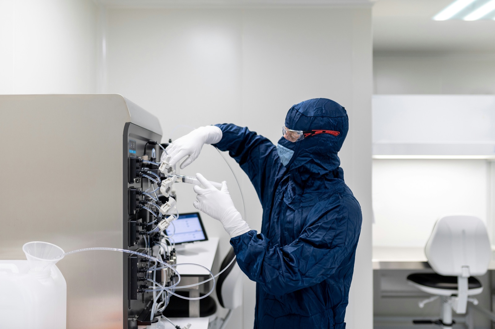 Medical device manufacturing environment for Incure LS217™ lightguide simulator medical device UV process validation