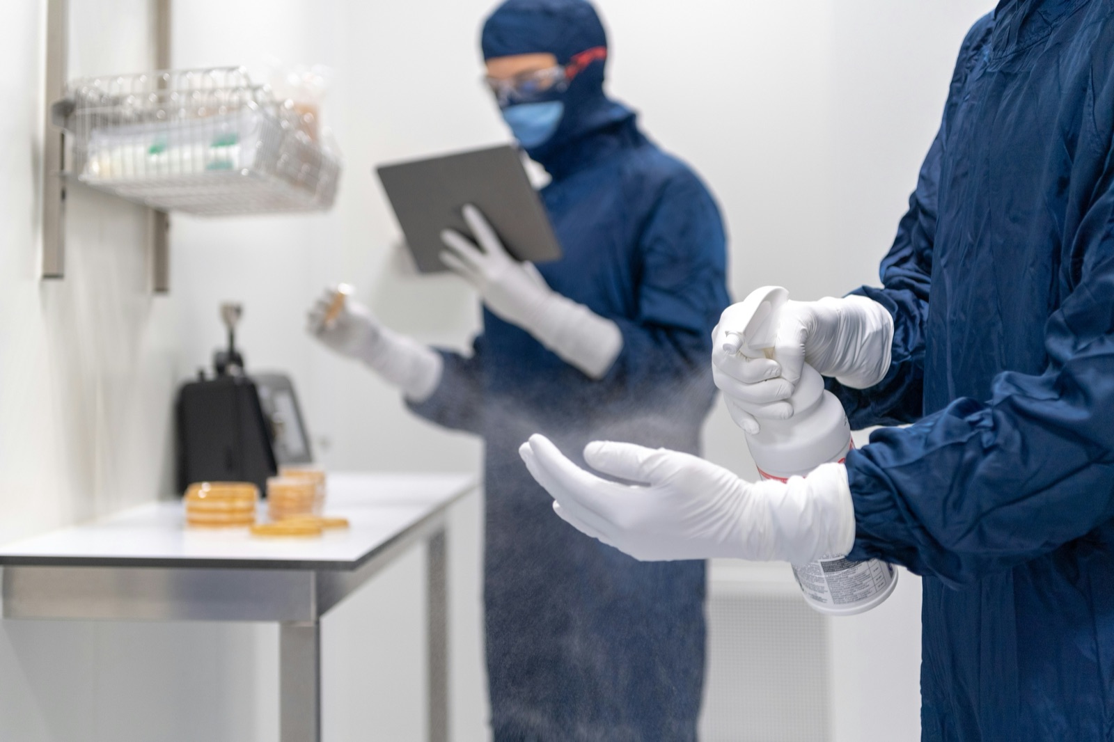 Medical cleanroom sterile manufacturing for Incure L9000™ UV LED spot lamp medical device production