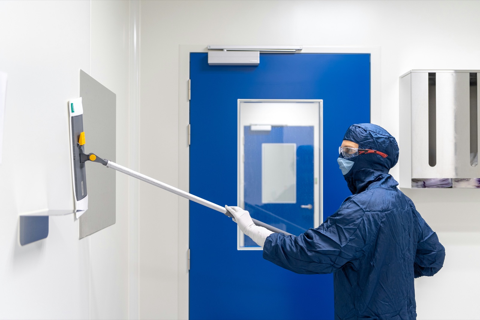 Medical device manufacturing environment for Incure S20™ UV spot lamp medical device bonding