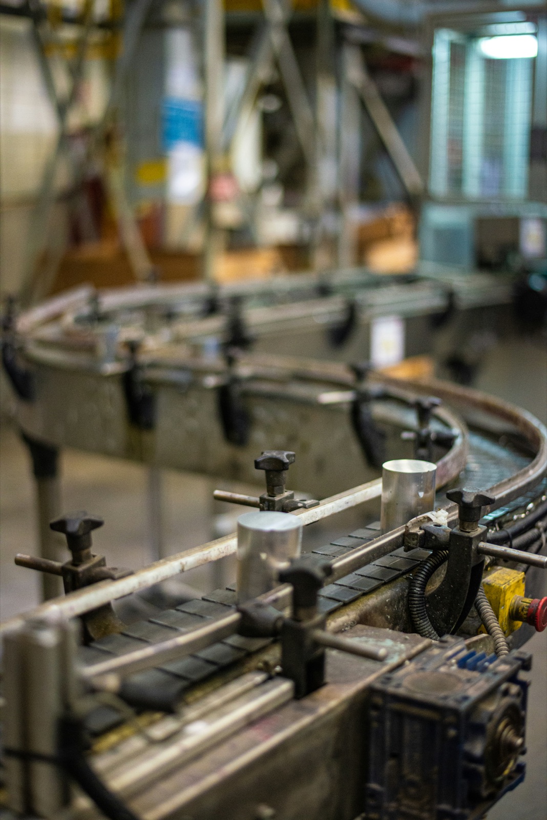 Industrial conveyor belt system for Incure W-Series™ water-cooled UV LED inline conveyor integration